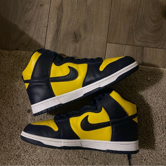 Nike Dunk High OG Michigan - Picture 2 of 5